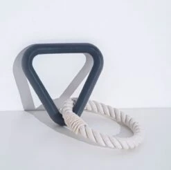 Touwspeeltje Hond Triangel | Touwtrek Speelgoed | Grijs | Katoen Koord En Rubber | Volwassen Hond En Puppy