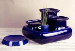 Miaustore Grote Keramische Drinkfontein Set – Kattenfontein – Voerbak – Drinkbak – Kattengras – Blauw – 3,4L – Keramisch – Katten En Honden -geen Filter Nodig